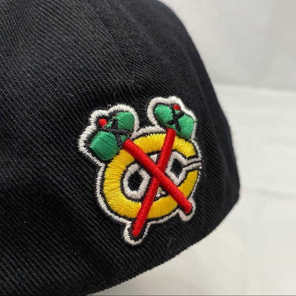 Chicago Blackhawks Embroidered Zephyr Fitted Hat - Picture 7 of 9